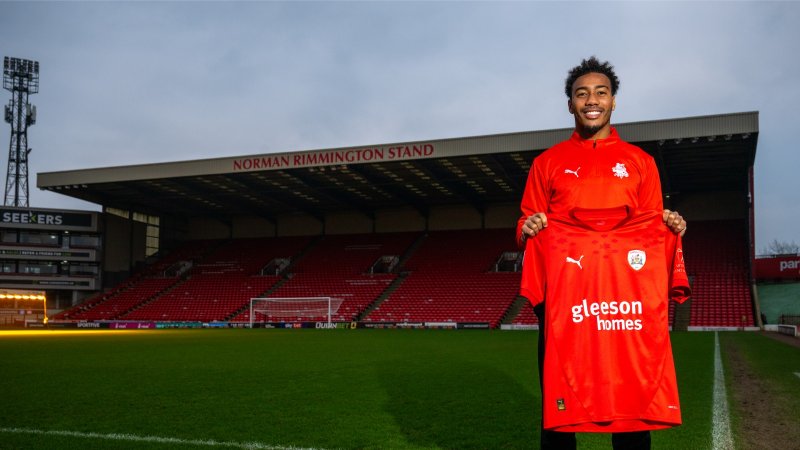 Main image for Reds sign US forward Lewis