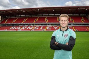 Main image for Andrew Dallas leaves Barnsley for Barrow loan spell