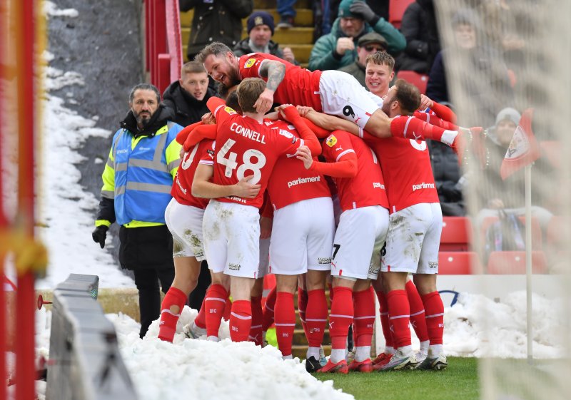 Main image for Reds defeat Plymouth to cut gap to top 2