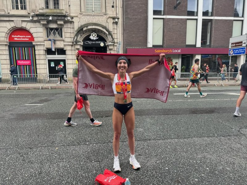 Main image for Olympic hopeful Eleanor wins half marathon by three minutes