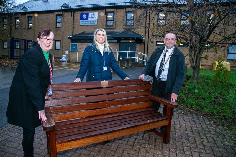 The bench dedicated to police officer Gina Corin Rutherford.who died in 1994 is being permanently located outside Wombwell police station. Pictured are Coun Sue Bellamy, Coun Martin Morrell and  Katie Branton of South Yorkshire Police . PD093699