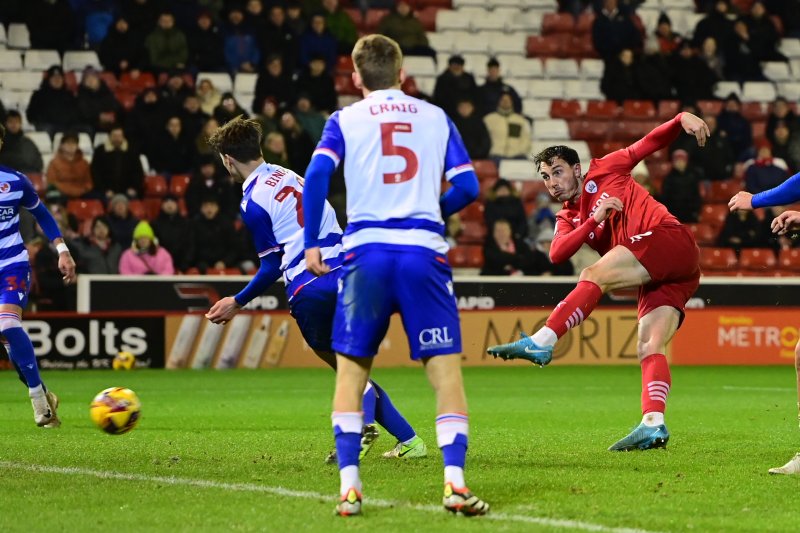 Main image for Earl admits he deserved stick before first goal