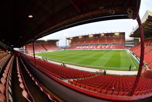 Main image for OAKWELL ROUND-UP: Duff on Reds, women's first win and 3 call-ups