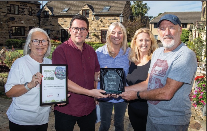 WINNING COMBINATION: The Chronicle’s Ashley Ball presents Brian Sanderson, Angela Sanderson, Chrissy Kyte and Kerry Williams with their award. Picture: Shaun Colborn.